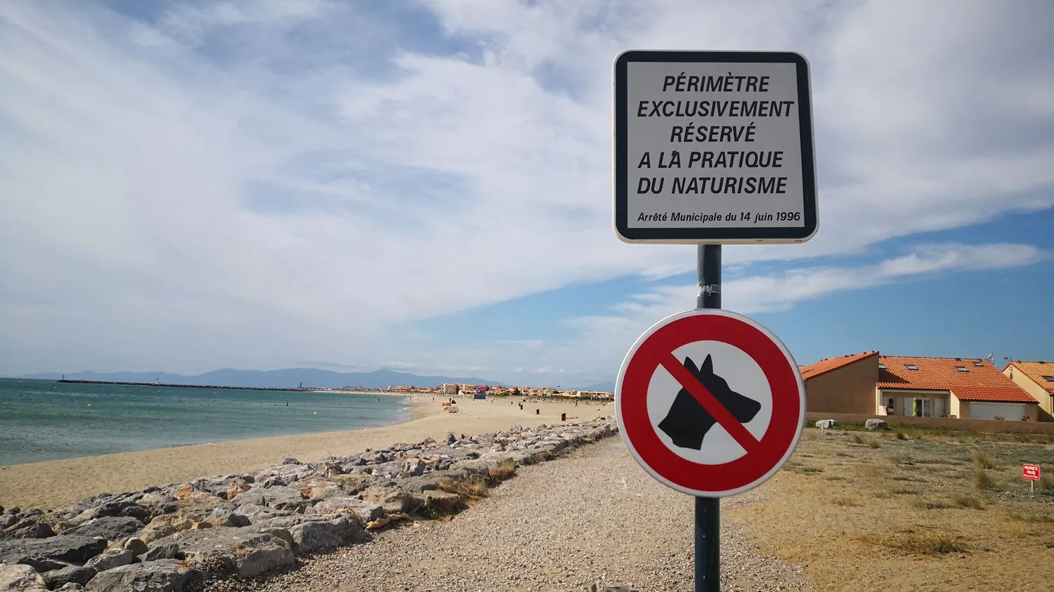 L'info de l'Histoire : la chasse aux naturistes dans "Le gendarme de Saint-Tropez", une histoire vraie