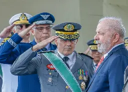 Governo acelera propostas para barrar militares e policiais federais na política