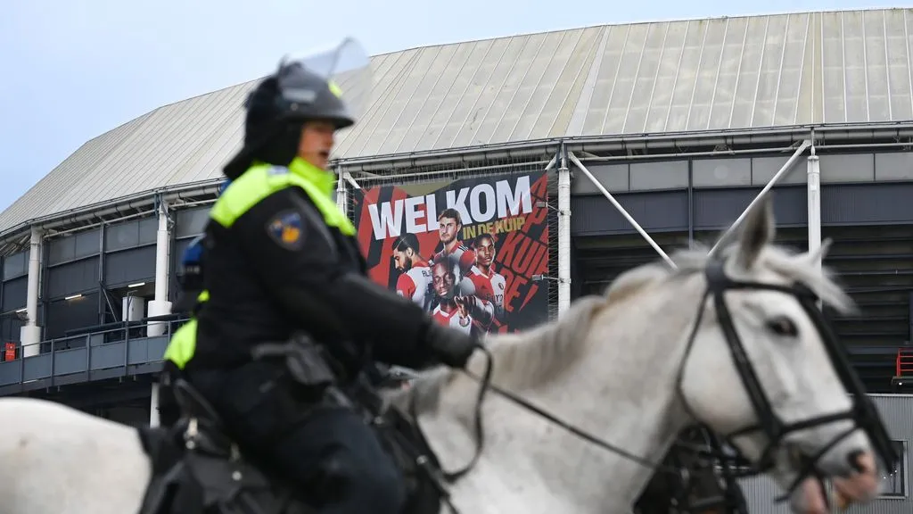 Gemeente Rotterdam verbiedt Feyenoord-Ajax vanwege politieactie