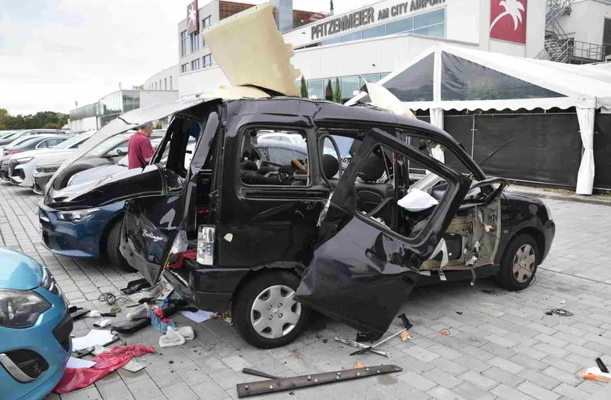 Auto auf Parkplatz des Mannheimer Flughafens explodiert - Mann leicht verletzt