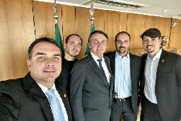 Filhos de Bolsonaro racham após escândalo de Jair Renan | VEJA Gente