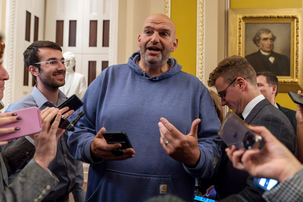 Fetterman waves Israeli flag at protesters demanding cease-fire