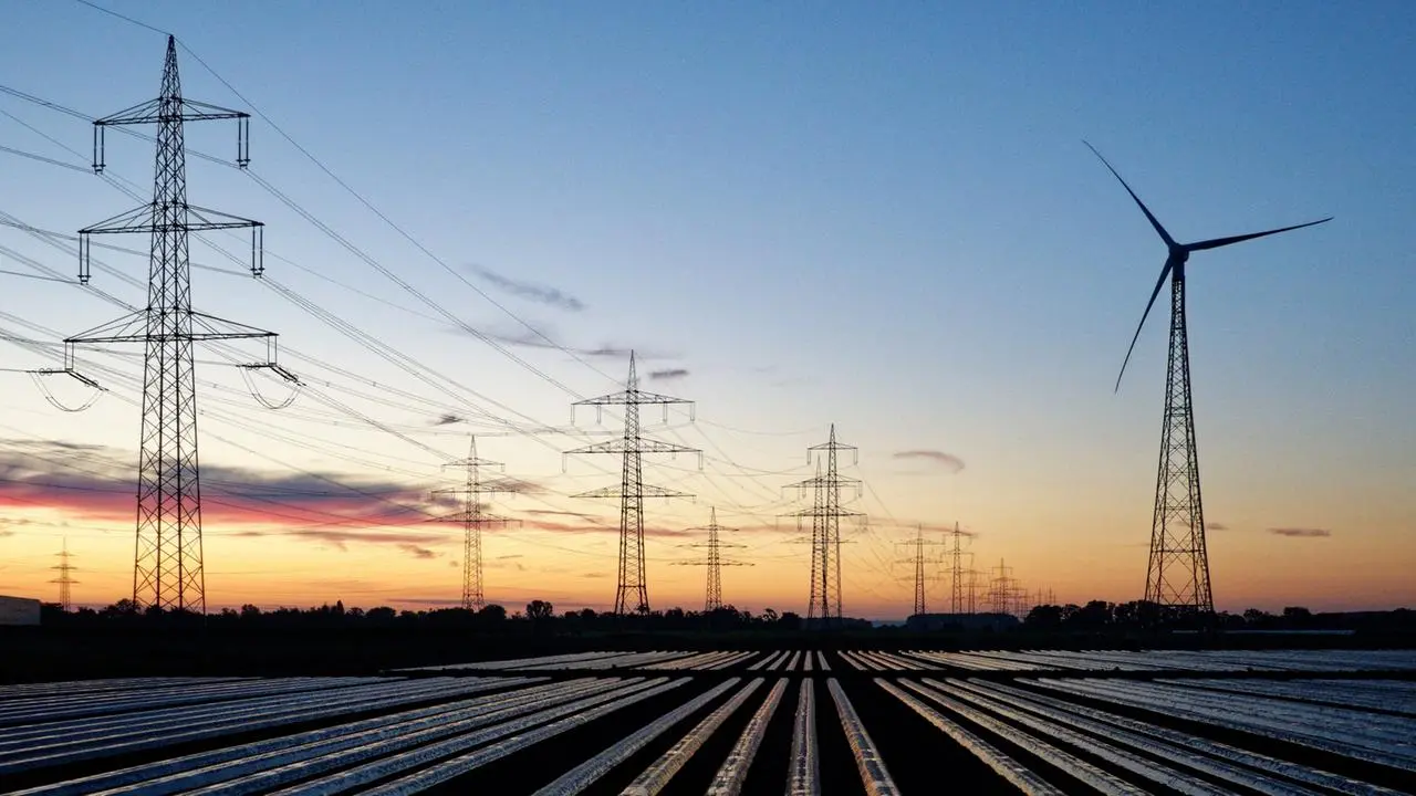 Netzagentur will niedrigere Stromgebühren für Windkraft-Regionen