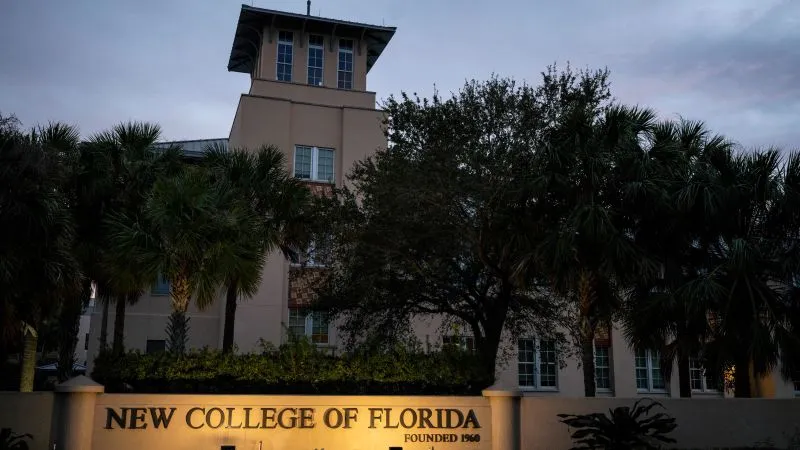 Students, professors report chaos as semester begins at New College of Florida | CNN