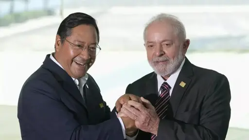 Na imagem os presidentes Luís Arce da Bolívia e Lula da Silva do Brasil.