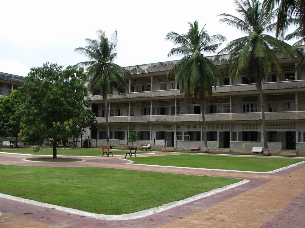 Tuol Sleng Genocide Museum - Wikipedia