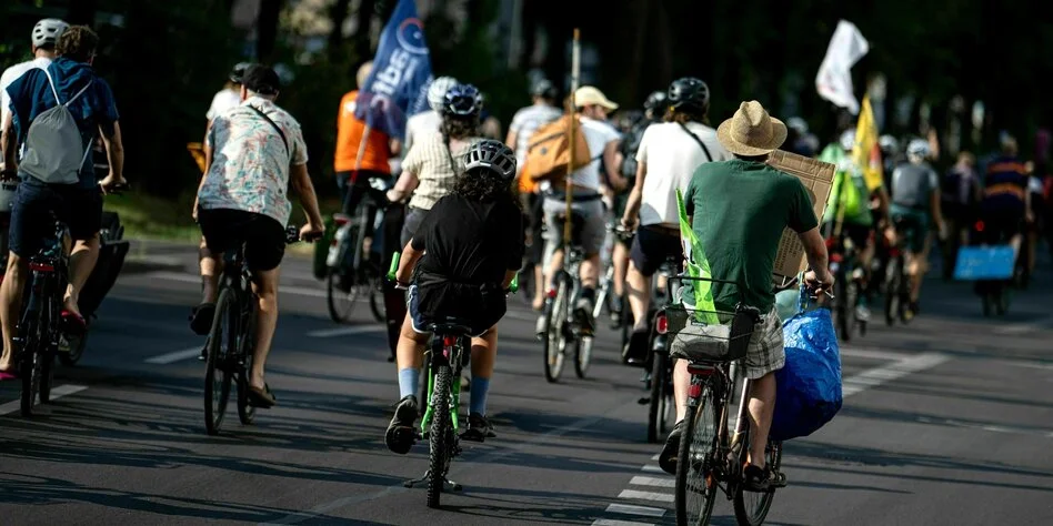 Radtour für die Verkehrswende: Fahrraddemo durch den Osten