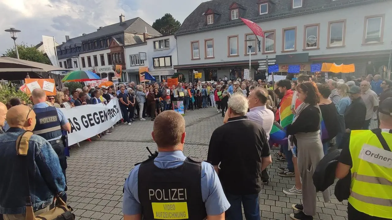 AfD-Abgeordnete von Storch mit Fäkalien beschmiert