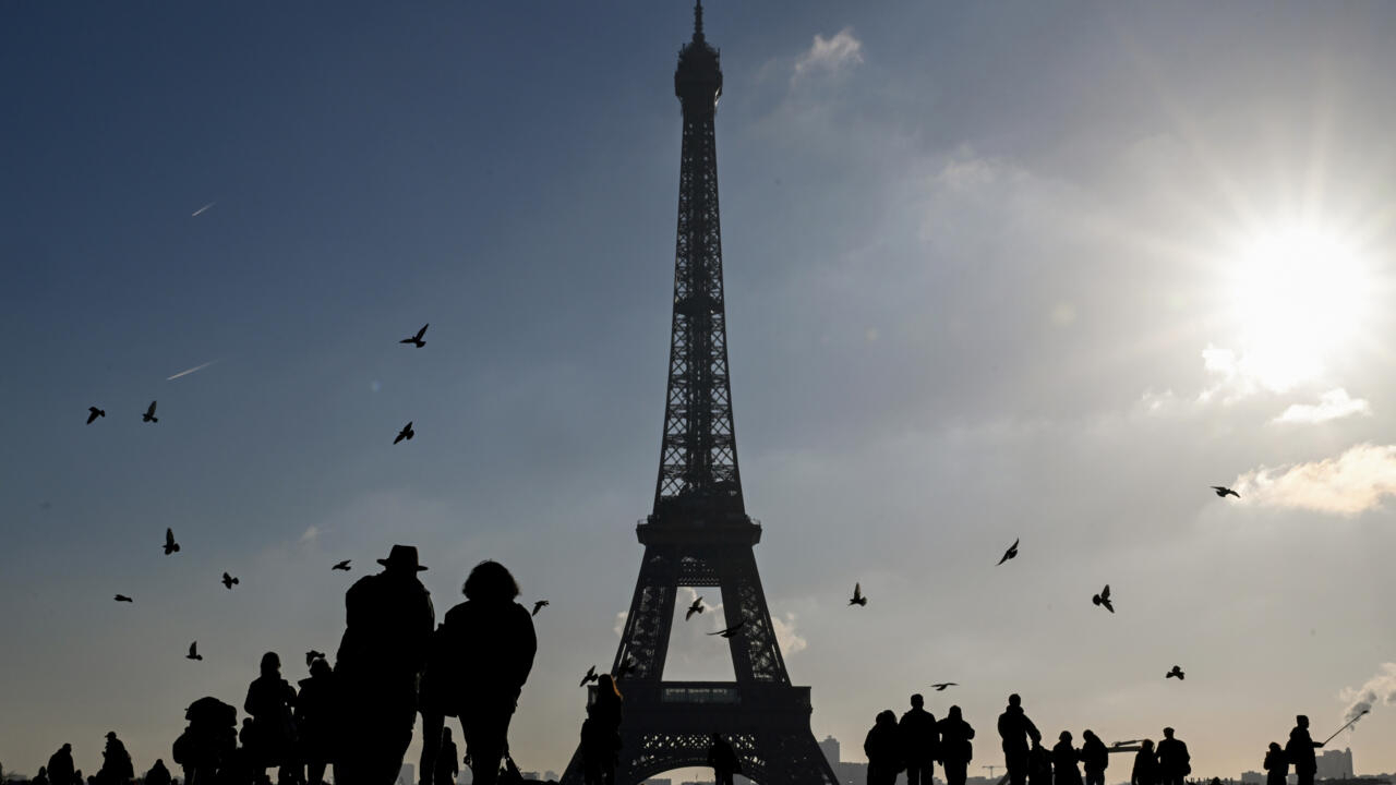 A car-free Eiffel Tower zone? Paris mayor faces pushback