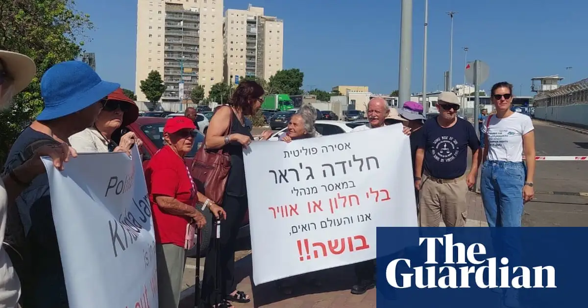 Holocaust survivor marks 80th birthday with protest outside Israeli prison