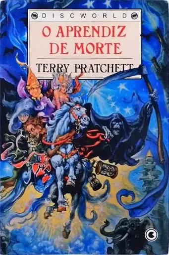 Capa do livro O Aprendiz de Morte, da coleção Discworld, escrito pro Terry Pratchett.

A capa é uma ilustração do personagem Morte, cavalgando em seu cavalo empunhando uma foice, carregando com ele os vários outros personagens do livro.