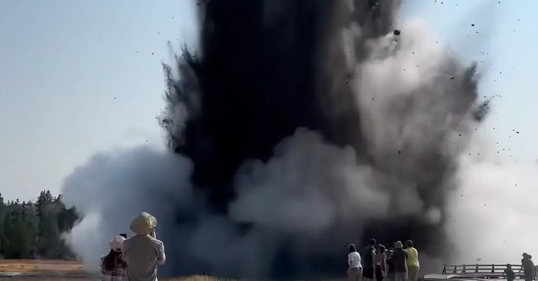 Hydrothermal Explosion at Yellowstone Sends Tourists Racing for Safety