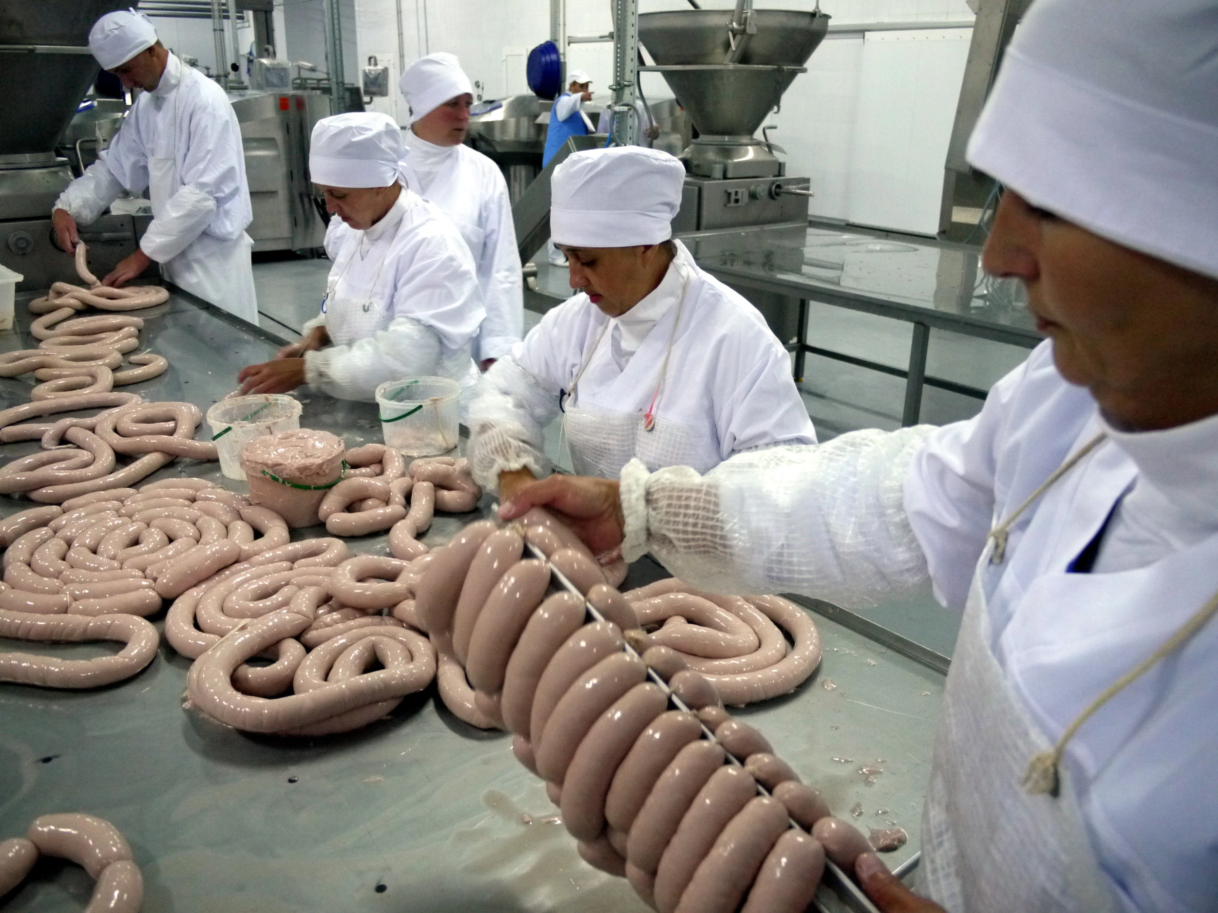 Russian companies turn to "meat glue" in food amid struggles: Report