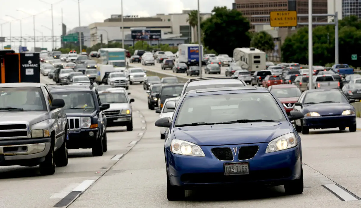 The US lays out a road safety plan that will see cars 'talk' to each other