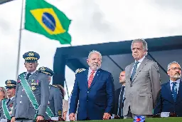 Senadores decidem enviar a Lula proposta que acaba com pensões de filhos de militares