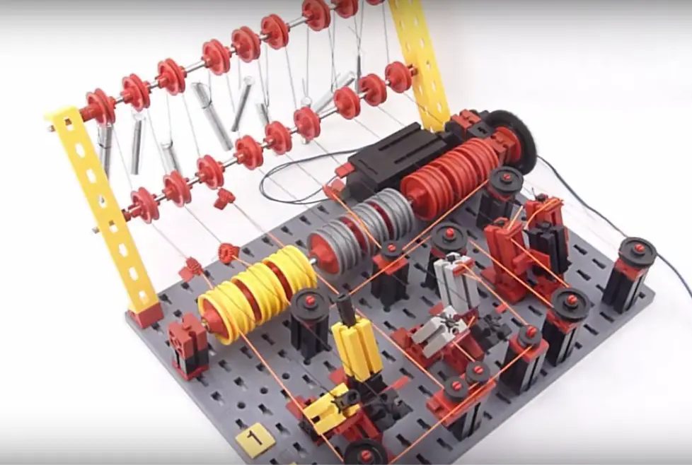 Mechanical Logic Gates With Amplification