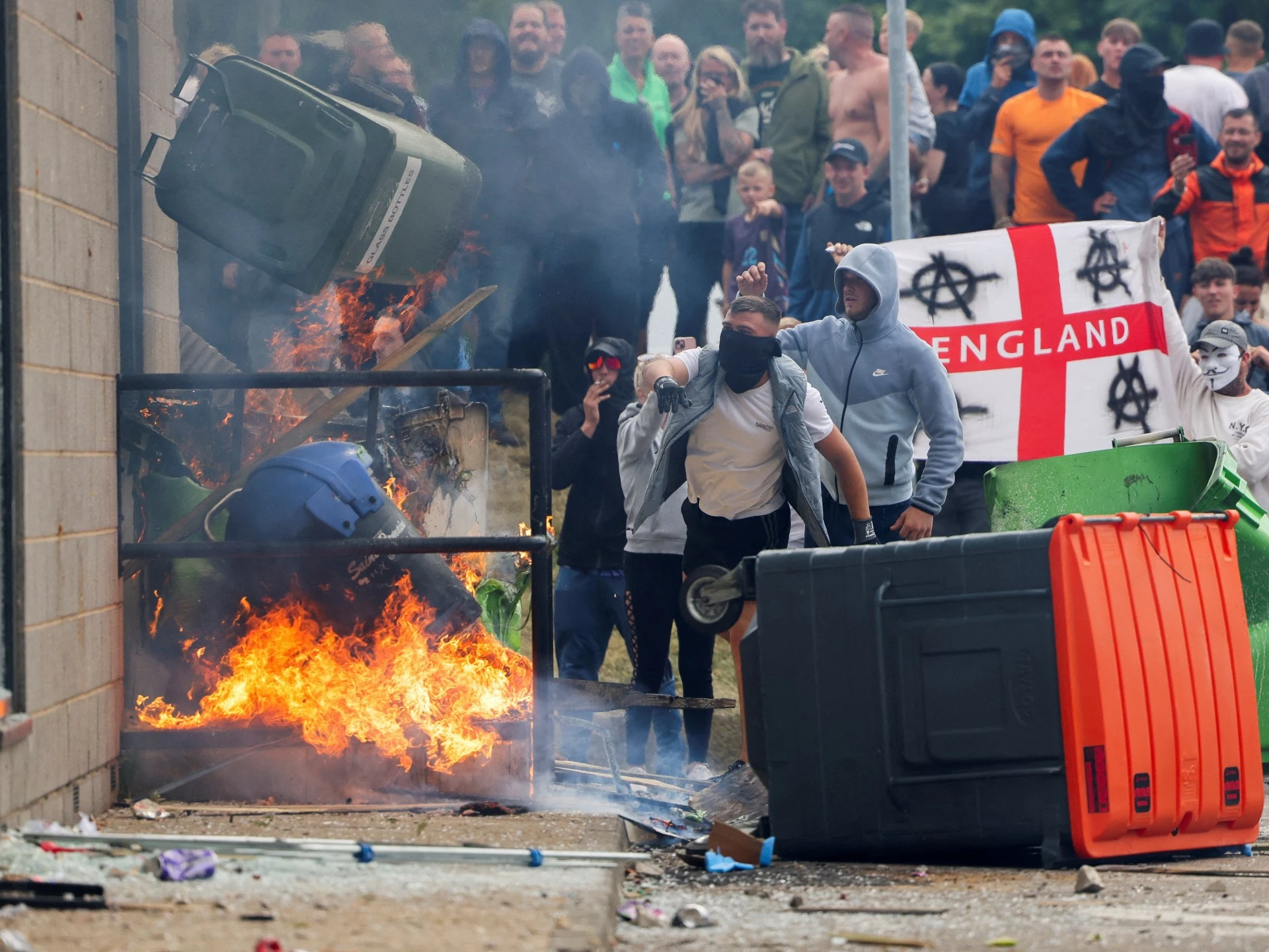 Far-right rioters attack asylum seeker hotels in UK’s Rotherham, Tamworth