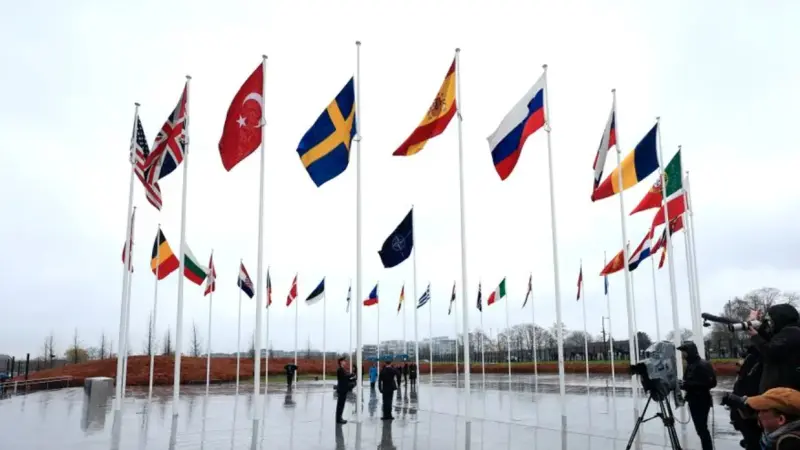 Le drapeau suédois enfin hissé au siège de l’OTAN à Bruxelles