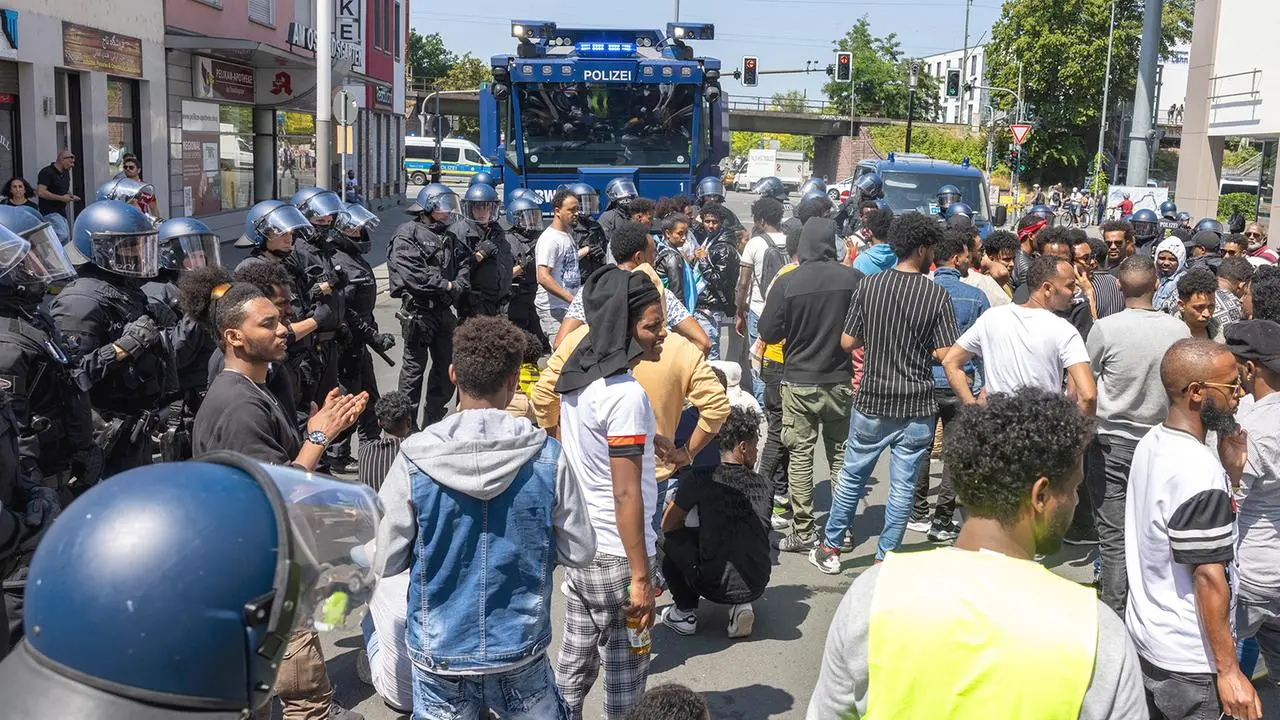 Mehr als 20 Polizisten bei Eritrea-Festival in Gießen verletzt