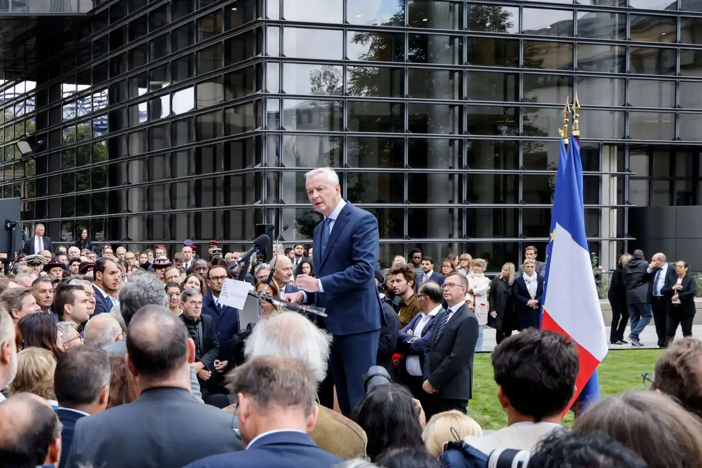 Bruno Le Maire devient professeur à Lausanne, mais dit à bientôt aux Français