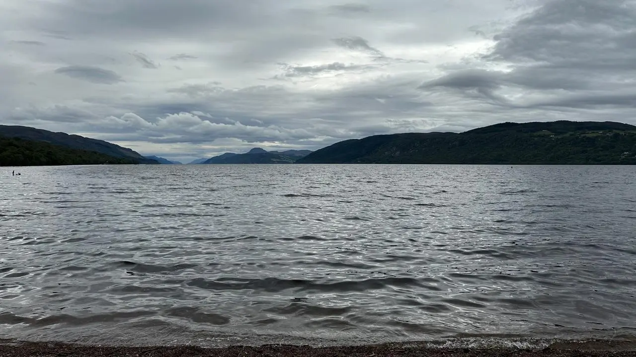 Jetzt doch? Fotos sollen schottisches Seeungeheuer Nessie zeigen