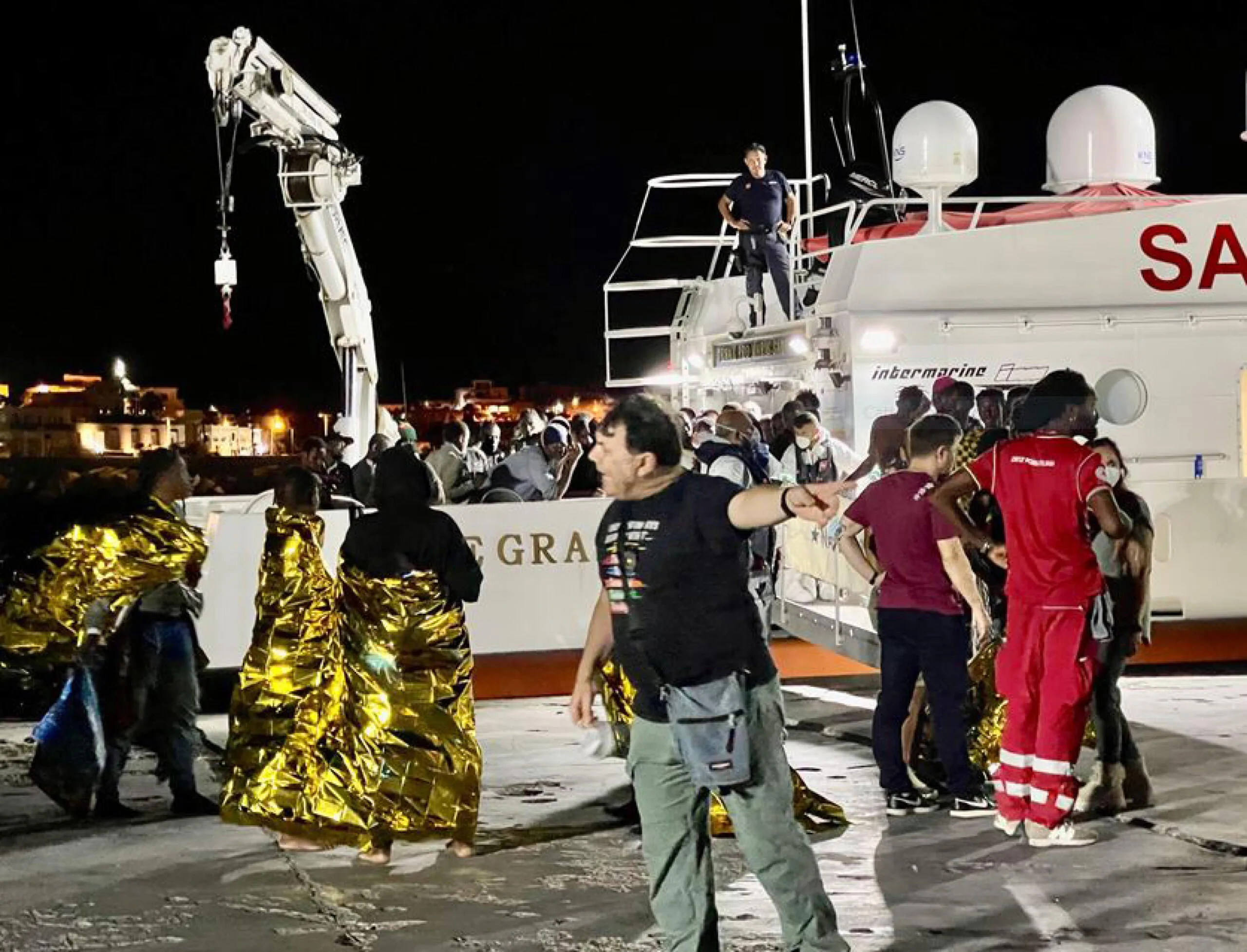 Migranti, la denuncia shock dell'Anci: «Sistema al tracollo, se continua così non potremo più garantire tutele ai minori»