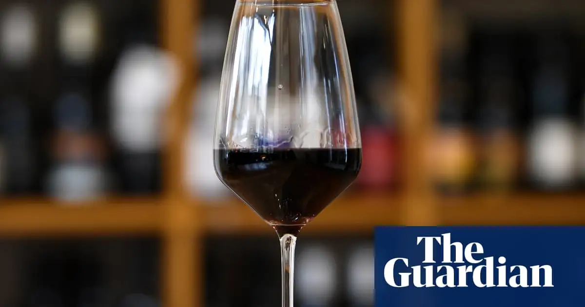 Moderate drinking not better for health than abstaining, analysis suggests