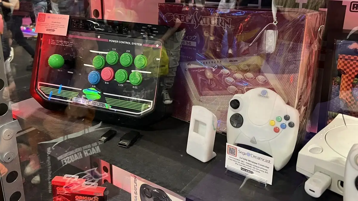 Retro-Bit is showing off a Saturn arcade stick and wireless Dreamcast controller