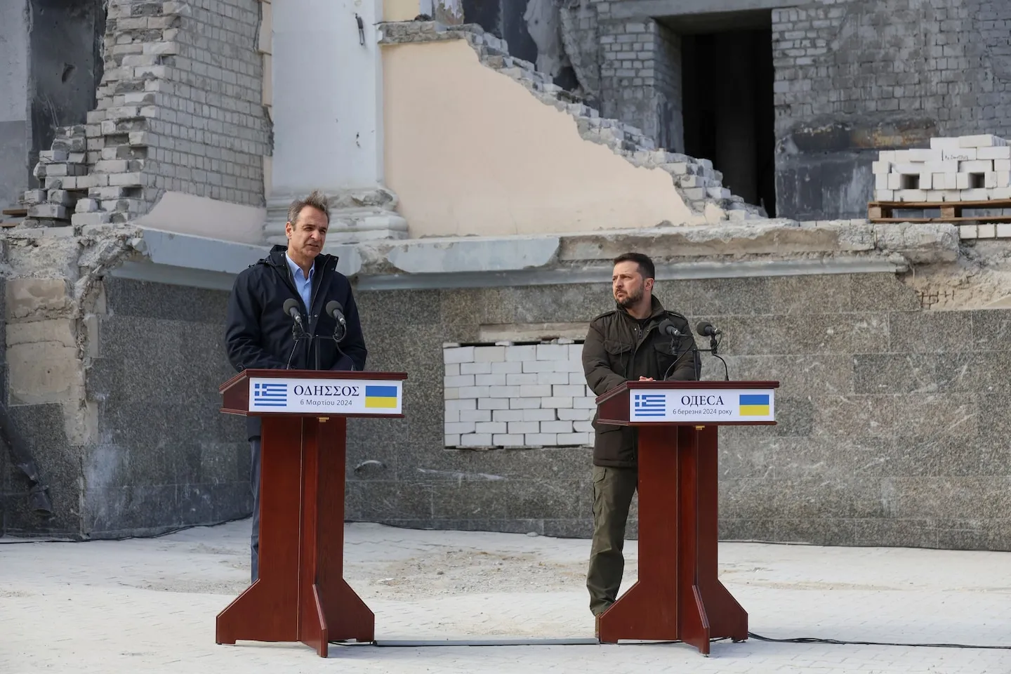 Russian missile strike hits near Zelensky motorcade in Odessa