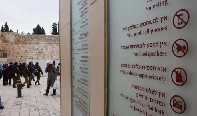 Catholic abbot told to cover cross at Western Wall