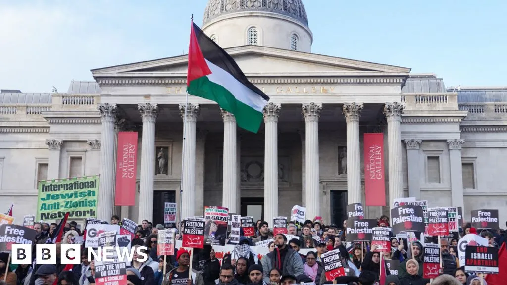 London Gaza rally: Rishi Sunak vows to hold Met chief 'accountable' over march