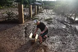 Sobe para 100 número de mortos pelas chuvas no RS