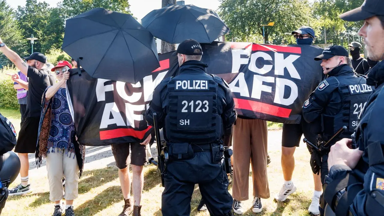 Umstrittenes Treffen von AfD und Rechtsextremen in Neumünster