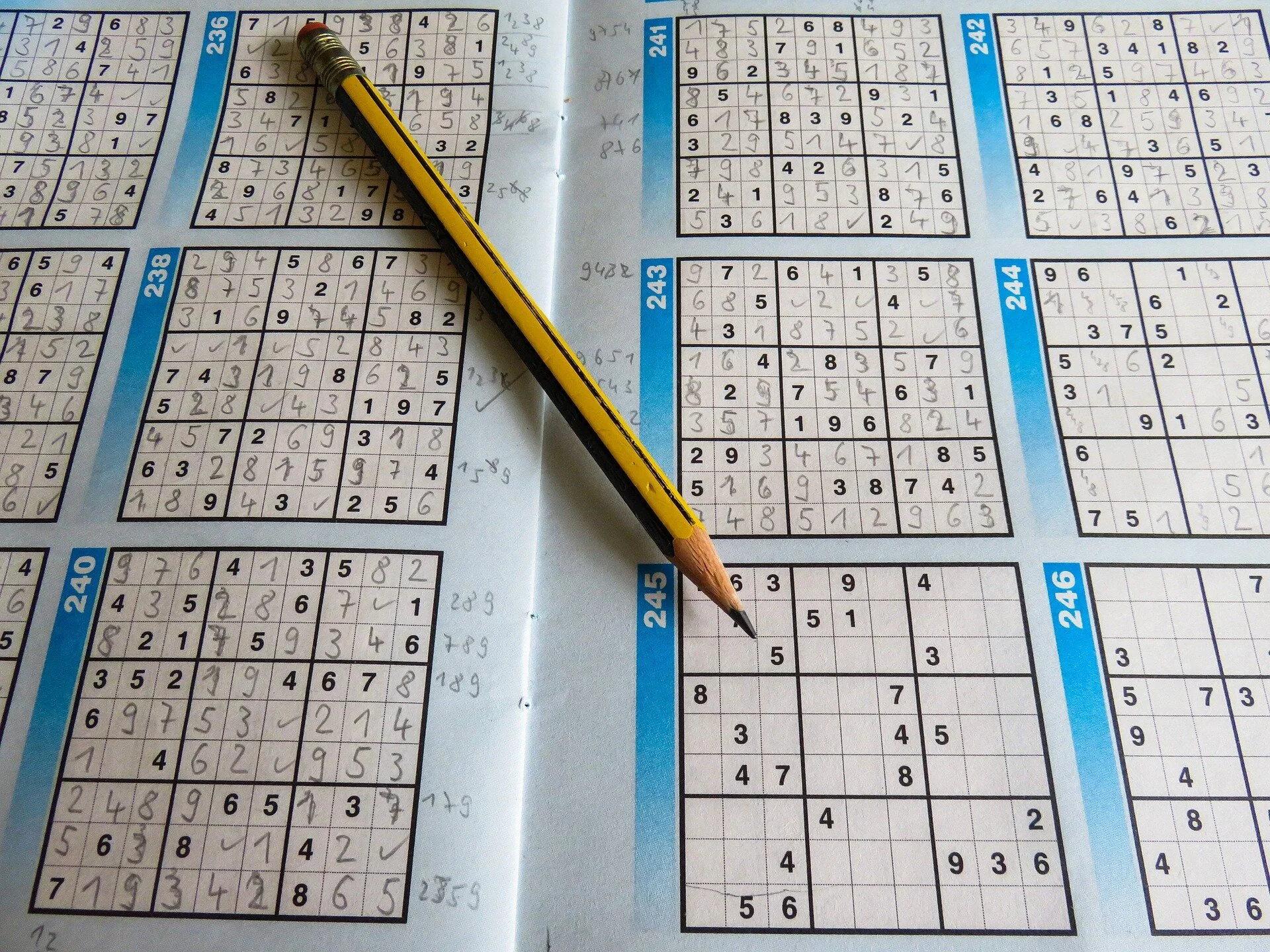 A new message encryption scheme inspired by the Sudoku puzzle