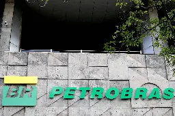 Petrobras reduz preço do querosene de aviação em 9,1% e diz avaliar cenário para gasolina