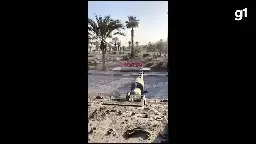 VÍDEO: Israelenses em tanque destroem placa com inscrição 'Eu amo Gaza' durante incursão em Rafah