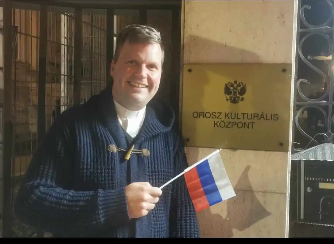 Pro-Orbán Roman Catholic priest, a flag-bearer of political Christianity participating in gay parties? - UPDATED - Daily News Hungary