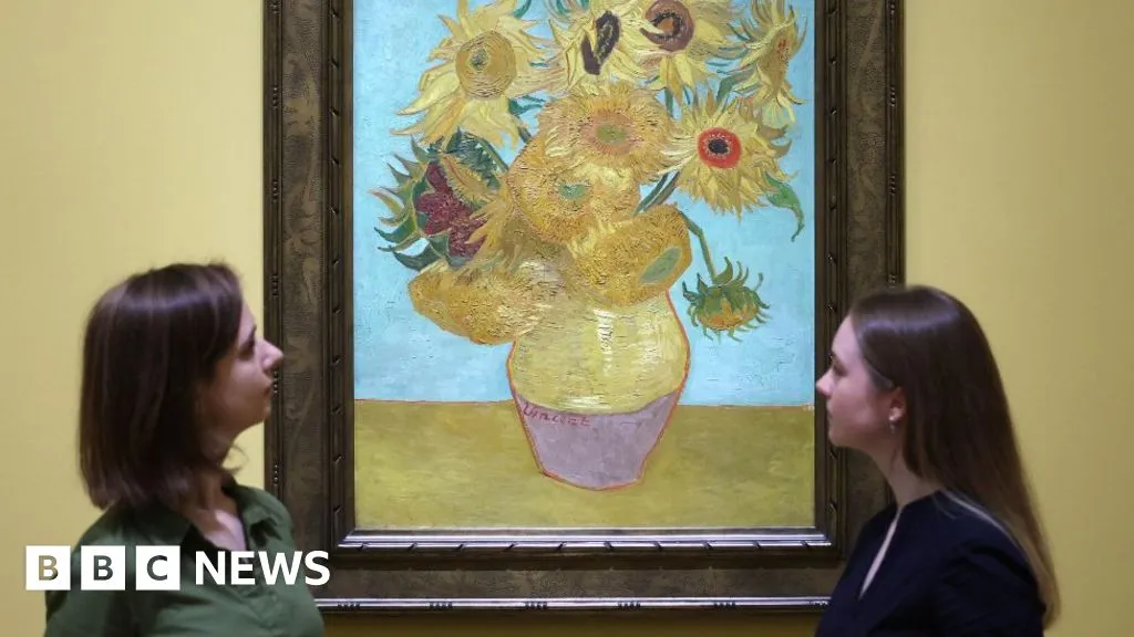 Van Gogh National Gallery exhibition receives starry reviews