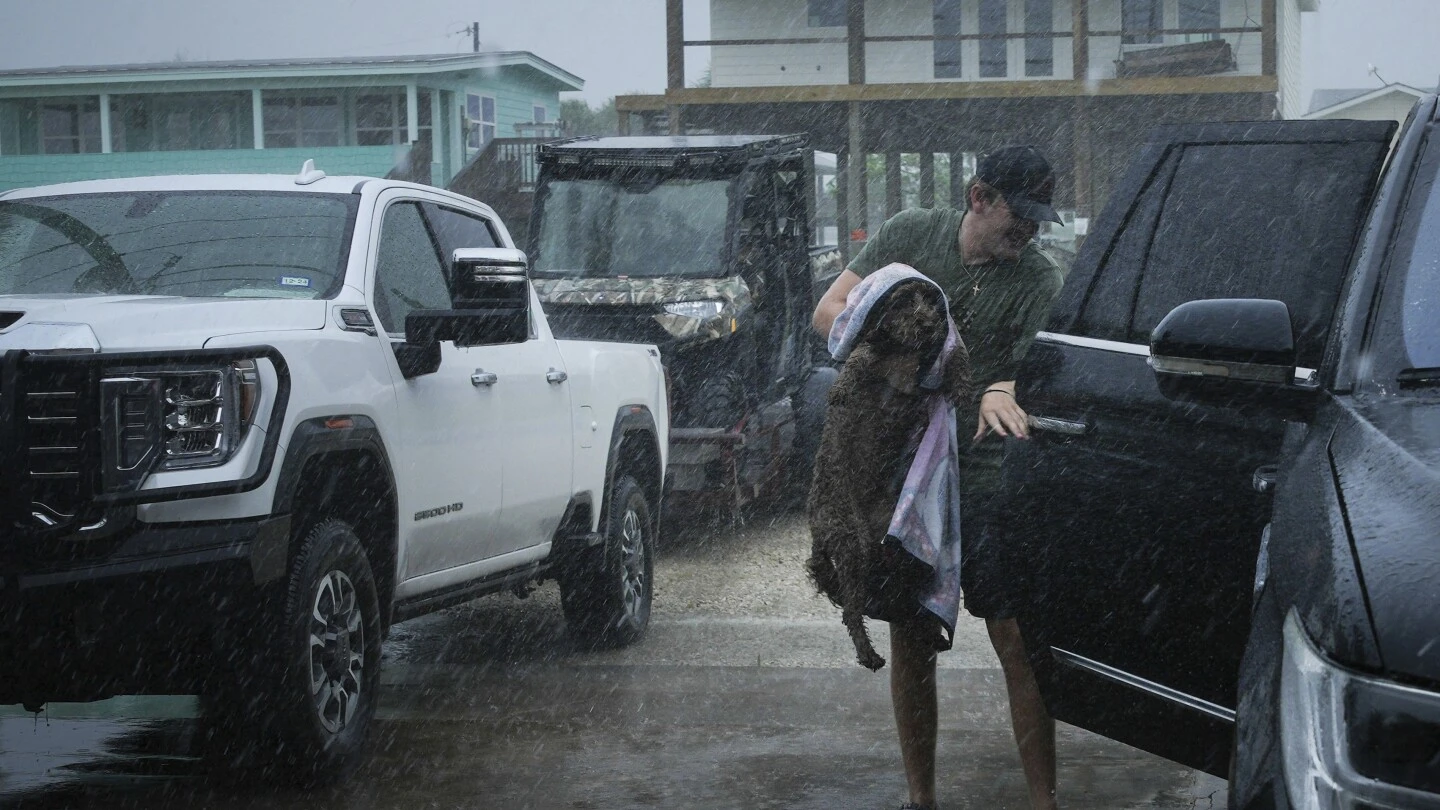 Texas residents told to expect power outages, flooding as Beryl moves closer to landfall