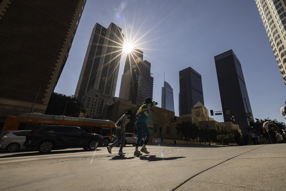 What heat wave? Batteries keep the lights on in California.