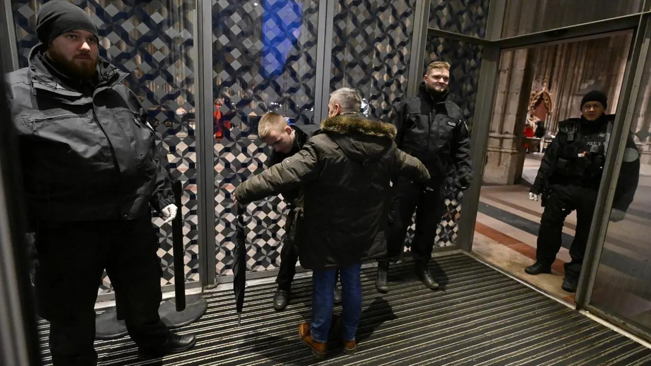 Mutmaßliche Anschlagspläne: Gottesdienst im Kölner Dom unter erhöhtem Schutz