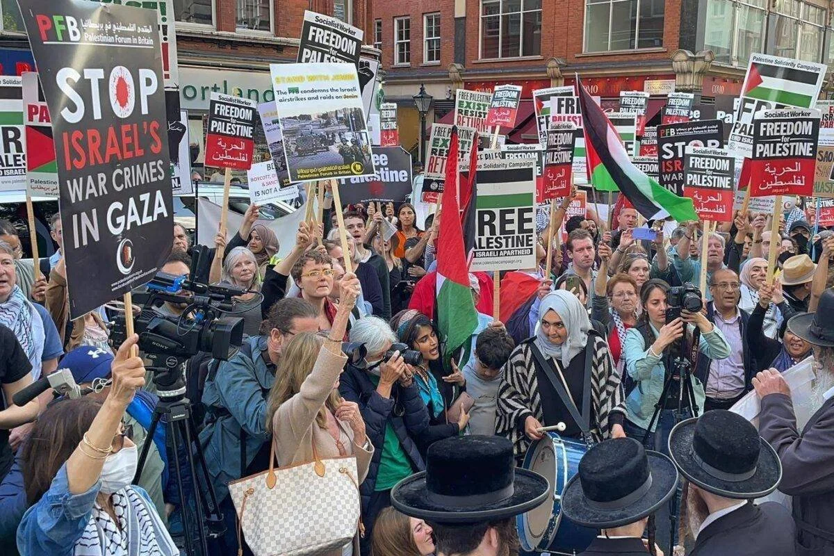 London: protest outside Israeli Embassy condemns 'terror attack' against Jenin